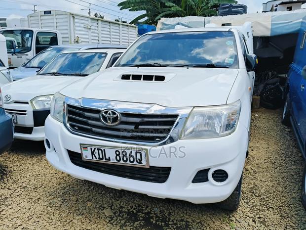 Toyota Hilux 2015 White