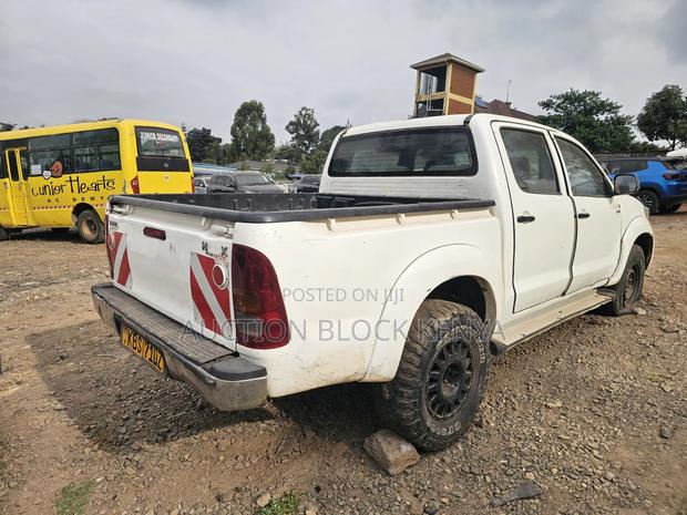 Toyota Hilux 2012 White