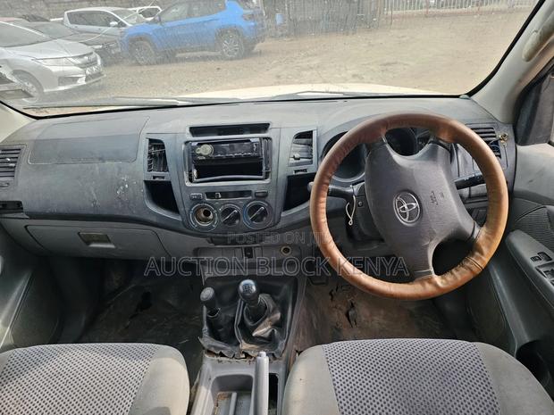 Toyota Hilux 2012 White