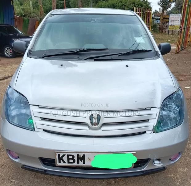 Toyota IST 2004 Silver