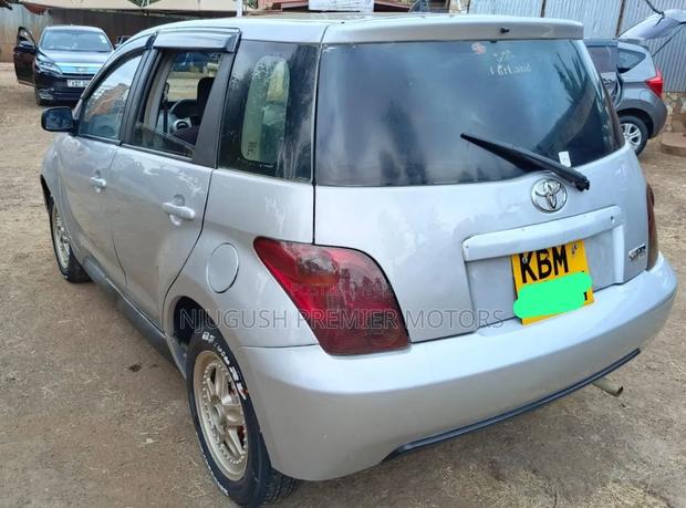 Toyota IST 2004 Silver