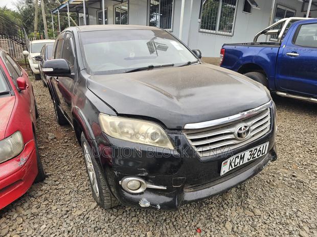 Toyota Vanguard 2010 Black