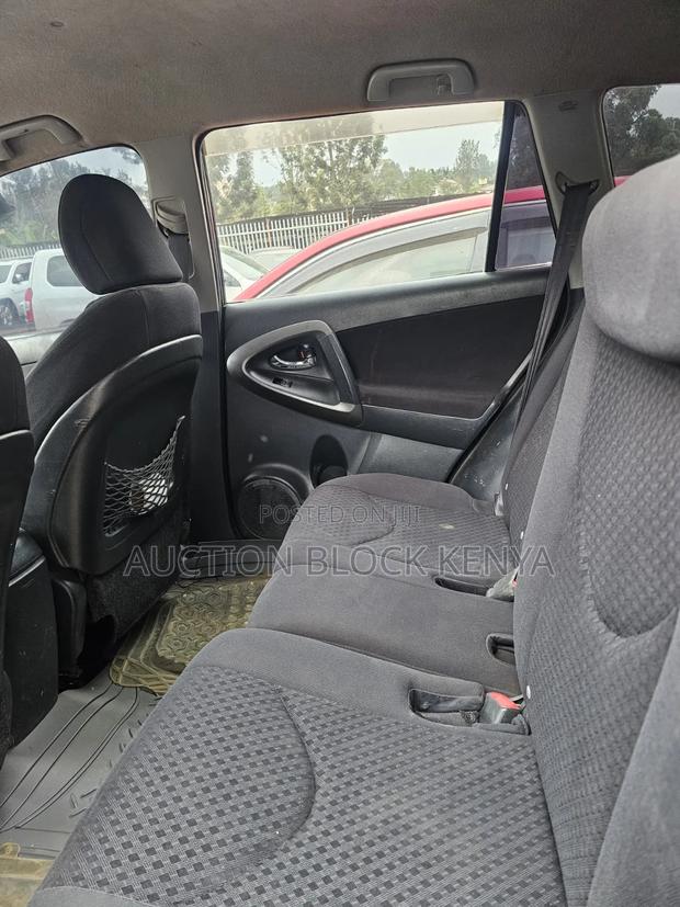 Toyota Vanguard 2010 Black