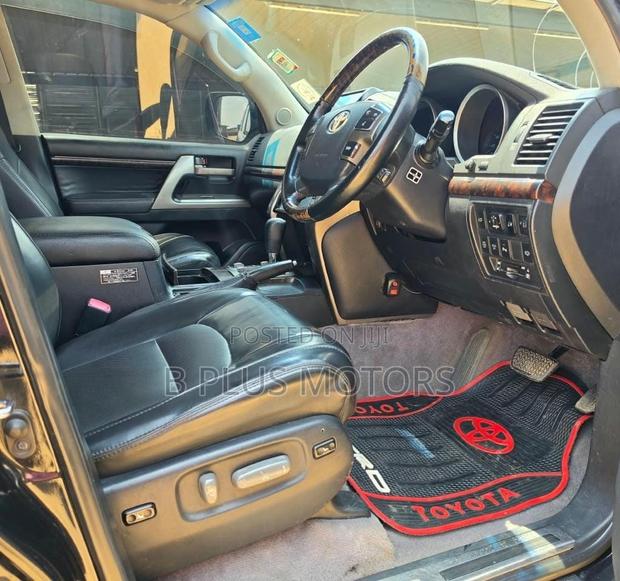 Toyota Land Cruiser 2011 Black