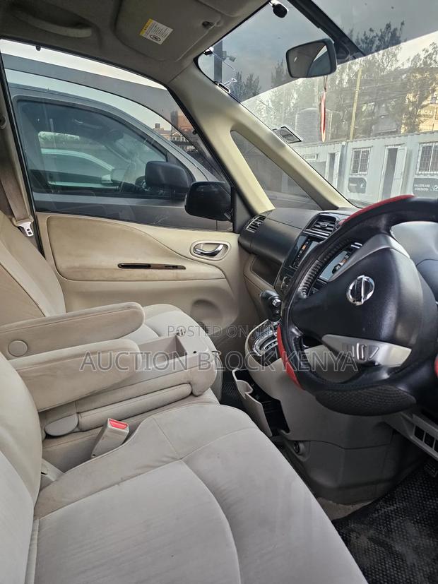 Nissan Serena 2013 Silver