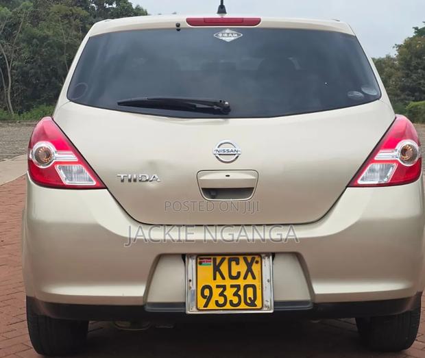 Nissan Tiida 2012 Gold