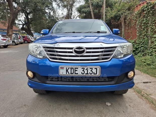Toyota Fortuner 2012 Blue