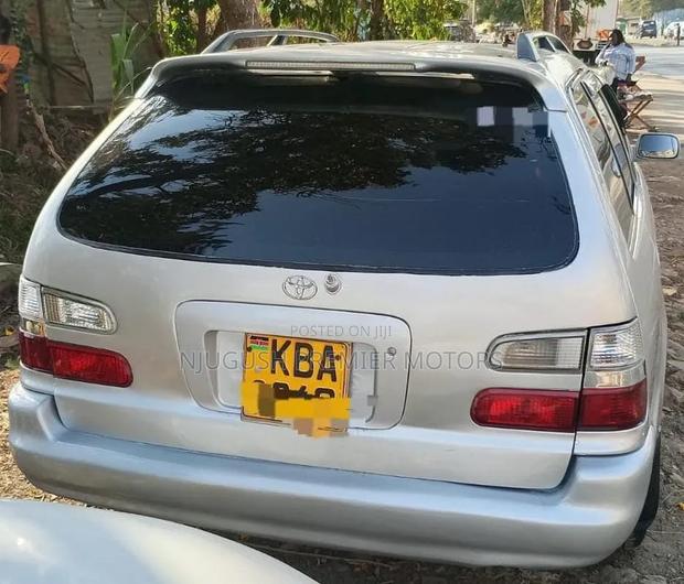 Toyota Corolla G-Touring 2000 Silver