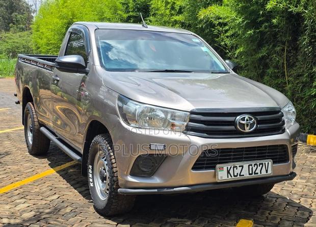 Toyota Hilux 2020 Gray