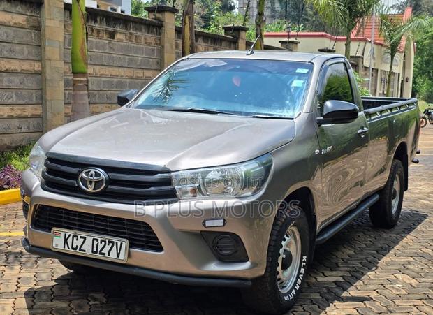 Toyota Hilux 2020 Gray
