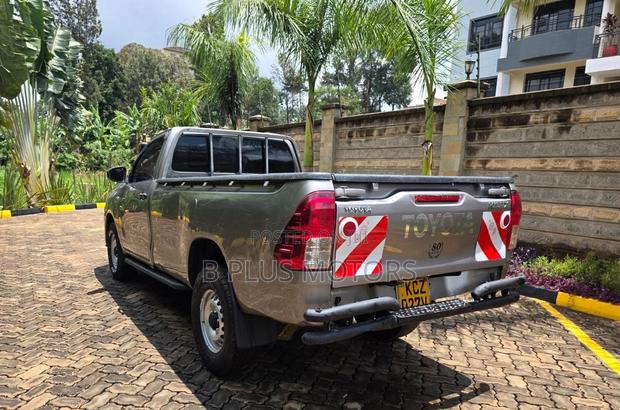 Toyota Hilux 2020 Gray