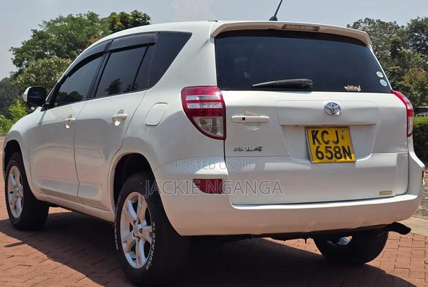 Toyota RAV4 2009 White
