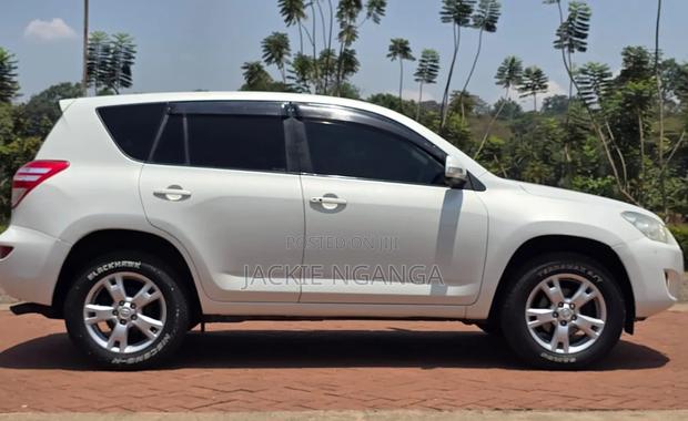 Toyota RAV4 2009 White
