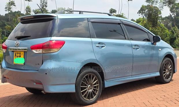 Toyota Wish 2011 Blue