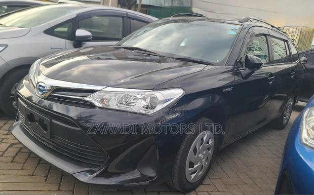 Toyota Corolla Fielder 1.5 Hybrid FWD 2019 Black