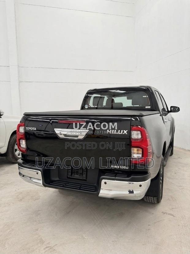 Toyota Hilux 2022 Black