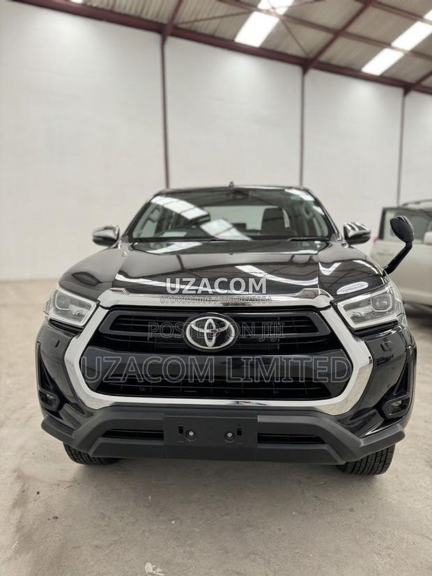 Toyota Hilux 2022 Black