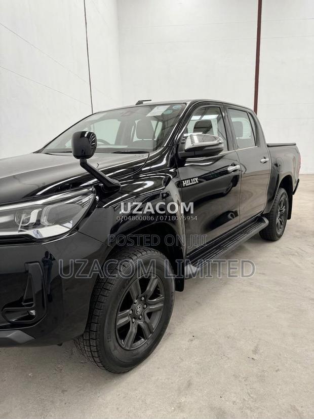 Toyota Hilux 2022 Black