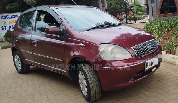 Toyota Vitz 2000 Red