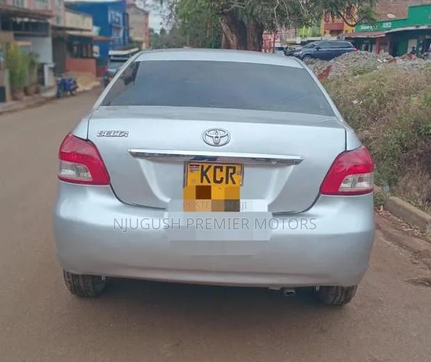Toyota Belta 2011 Silver