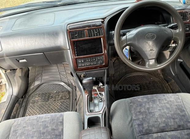 Toyota Carina 2001 Silver