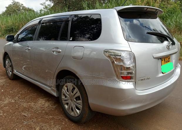 Toyota Corolla Fielder 2009 Silver