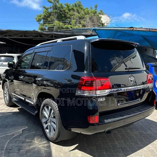 Toyota Land Cruiser 4.6 V8 ZX 2019 Black