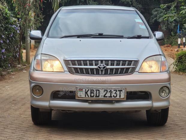 Toyota Nadia 2001 Silver