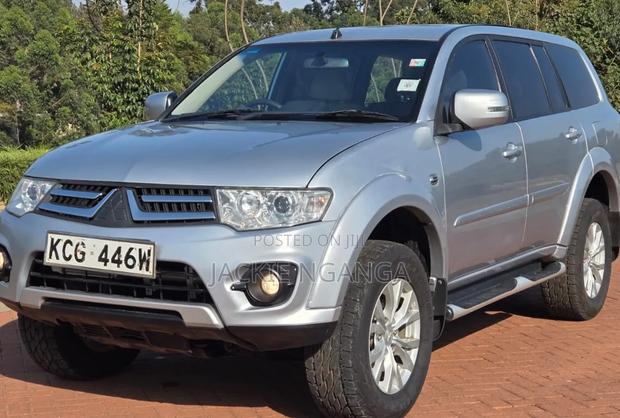 Mitsubishi Pajero 2013 Silver