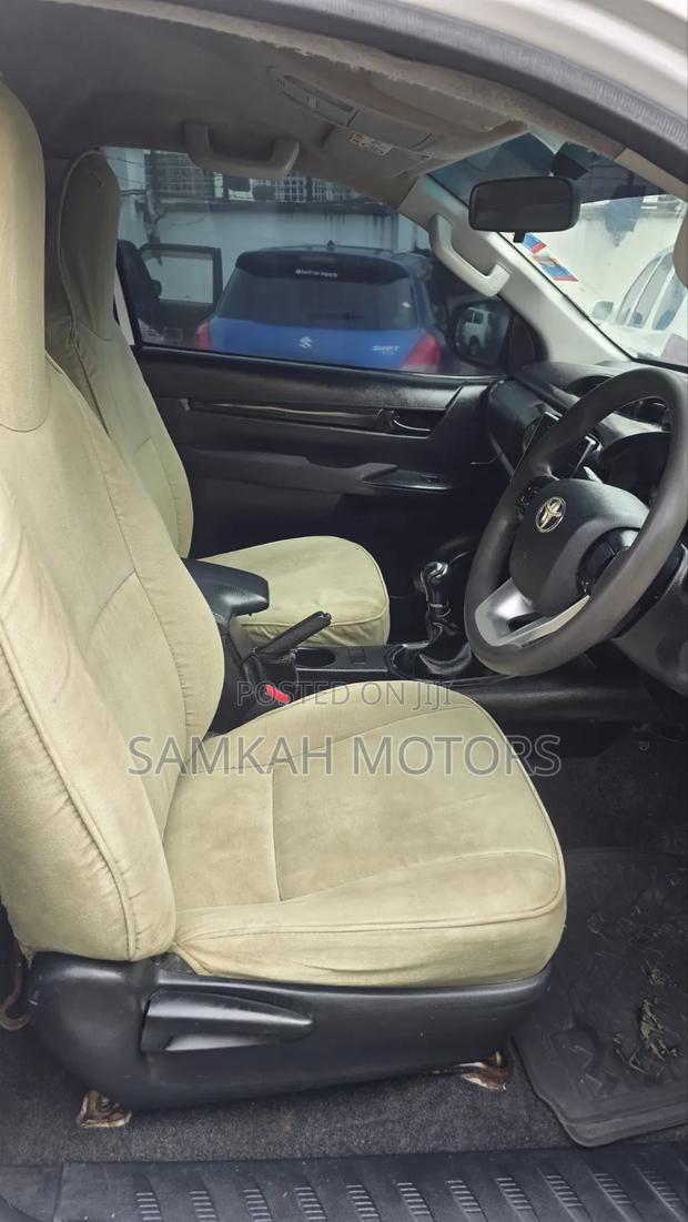 Toyota Hilux 2019 White
