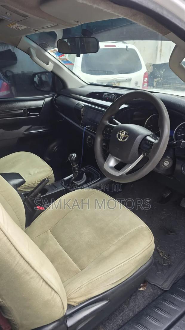 Toyota Hilux 2019 White