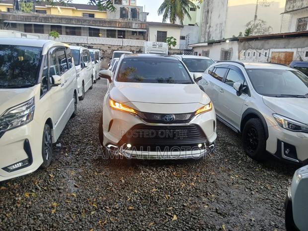 Toyota Harrier 2022 White