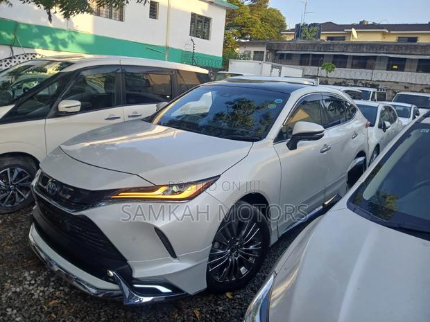 Toyota Harrier 2022 White