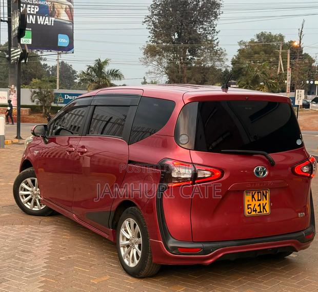 Toyota Sienta 2017 Pink