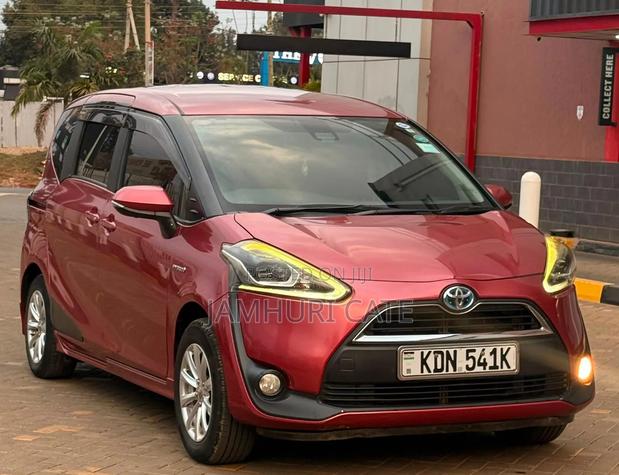 Toyota Sienta 2017 Pink