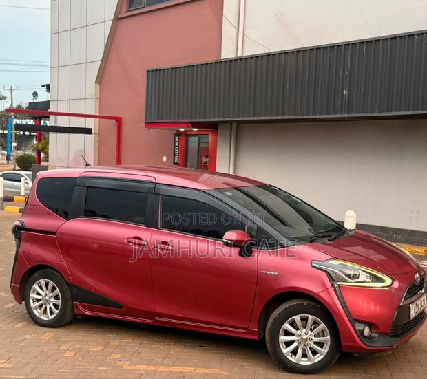 Toyota Sienta 2017 Pink