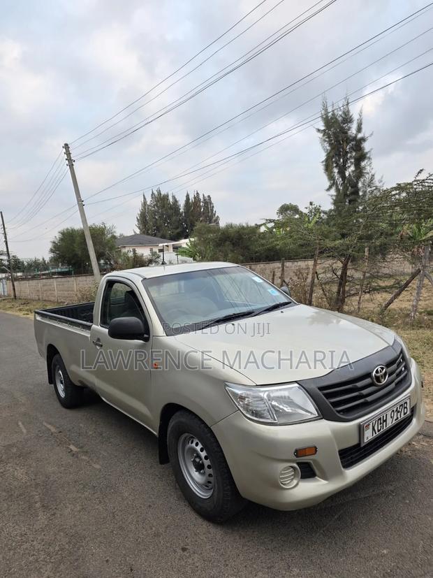 Toyota Hilux 2015 Gold