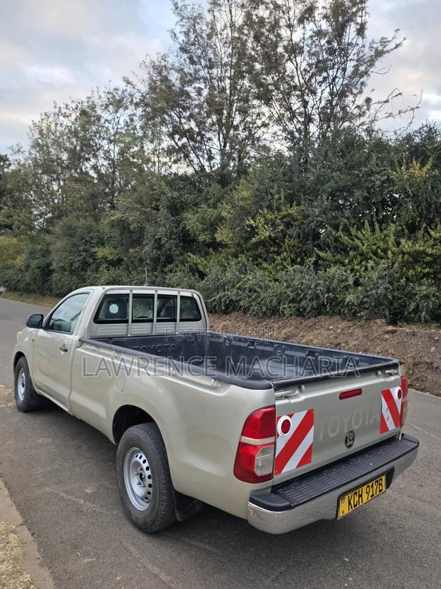Toyota Hilux 2015 Gold