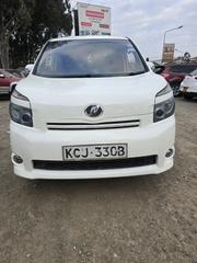 Toyota Voxy X 2WD 8-Seater 2010 White for sale