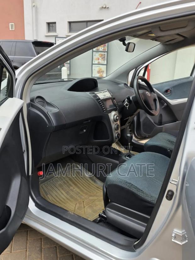 Toyota Vitz 2003 Silver