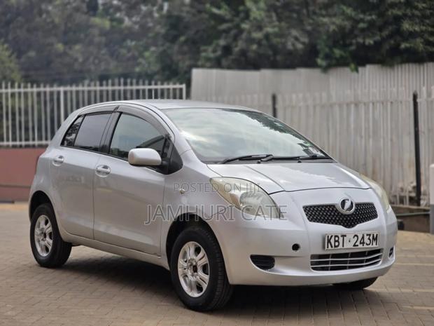 Toyota Vitz 2003 Silver