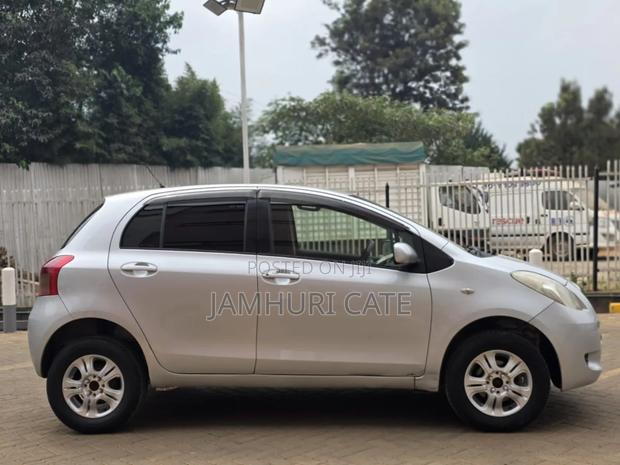 Toyota Vitz 2003 Silver