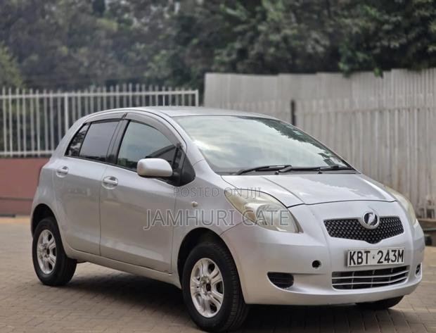 Toyota Vitz 2003 Silver