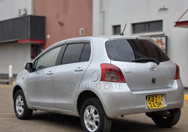 Toyota Vitz 2003 Silver