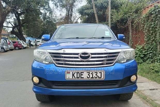 Toyota Fortuner 3.0 D RWD 2012 Blue