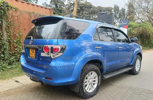 Toyota Fortuner 3.0 D RWD 2012 Blue