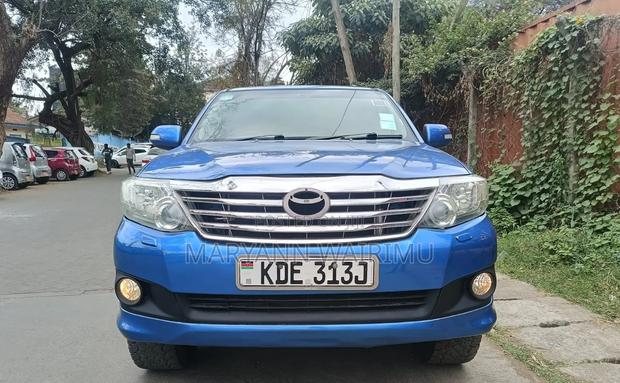 Toyota Fortuner 3.0 D RWD 2012 Blue