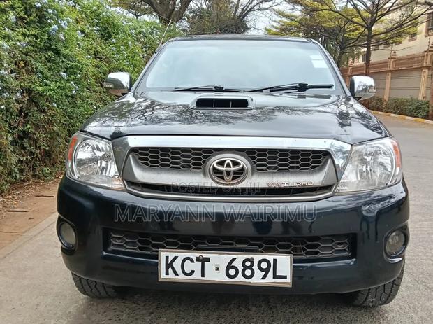 Toyota Hilux 2011 Black