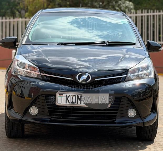 Toyota Vitz 2013 Black