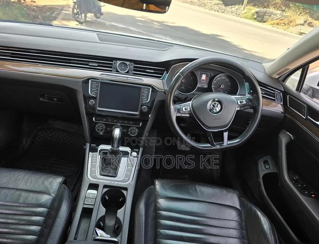 Volkswagen Passat 2016 White